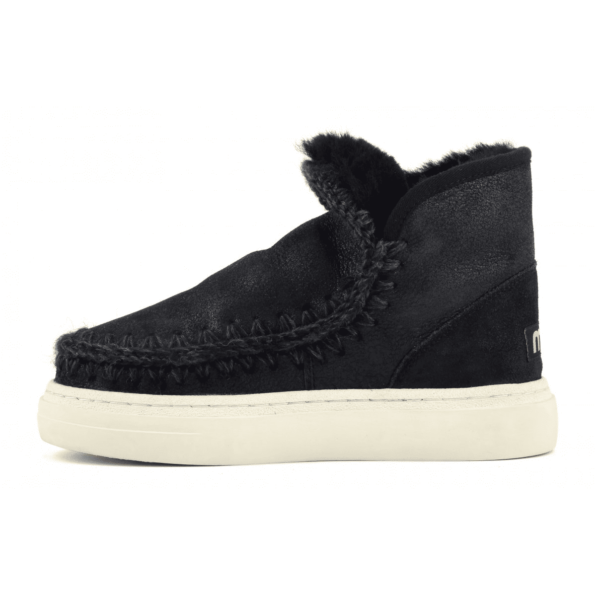 Eskimo sneaker bold