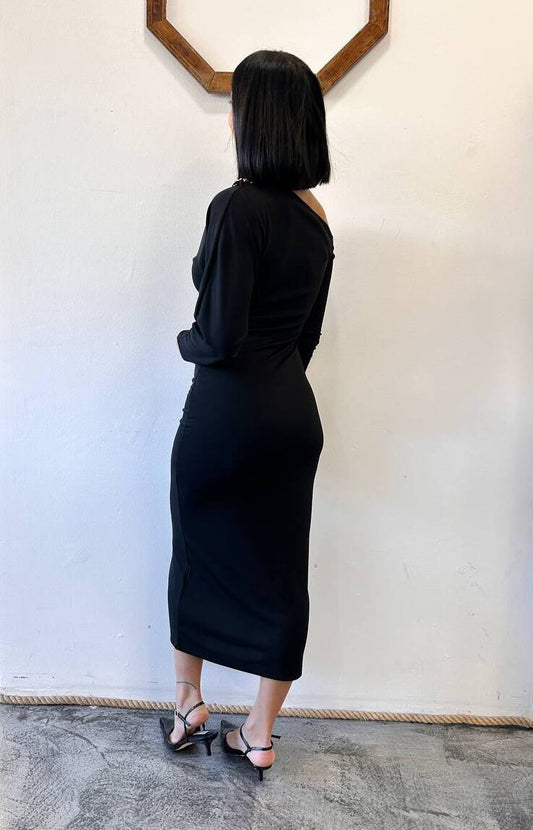 Abito a maniche lunghe con spilla su scollo Aliris