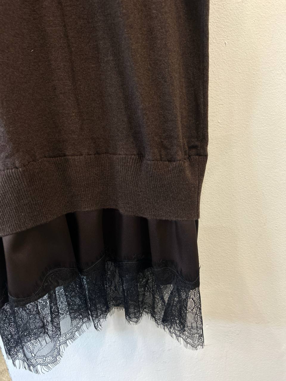 Mini abito in maglia con orlo in pizzo Isoria