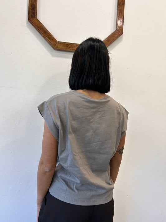 T-shirt smanicata in cotone Selora
