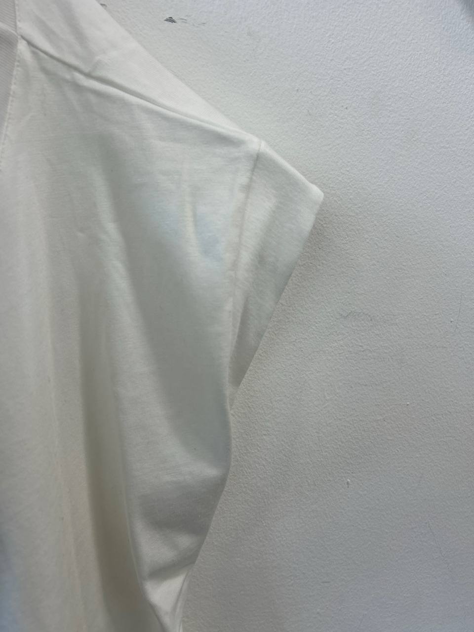 T-shirt smanicata in cotone Selora