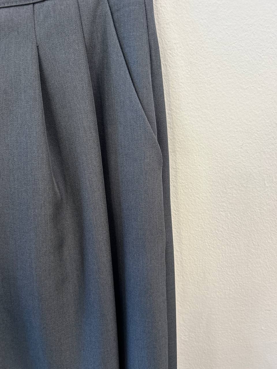 Pantaloni carrot con pinces Melia