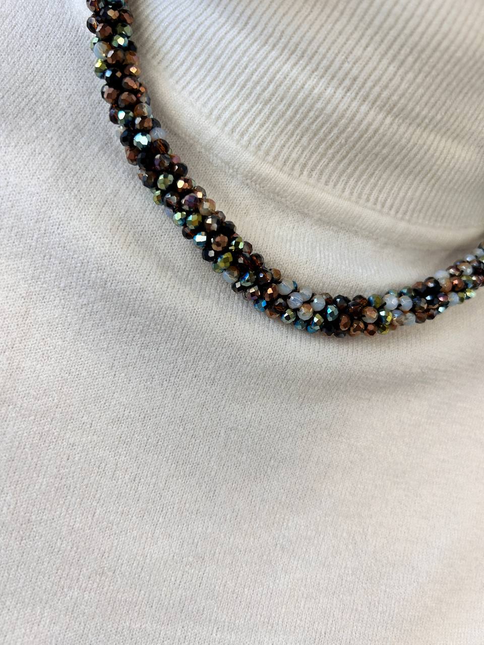 Collana girocollo in pietre Mirva