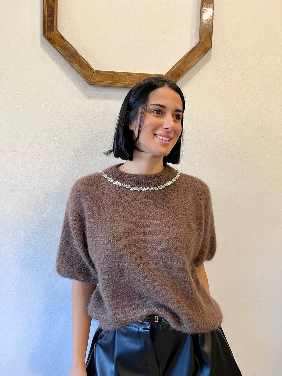 Pull maniche corte con gioiello Merla