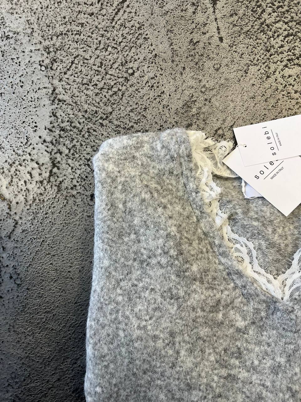 Maglioncino scollo a V con bordo in pizzo Elora