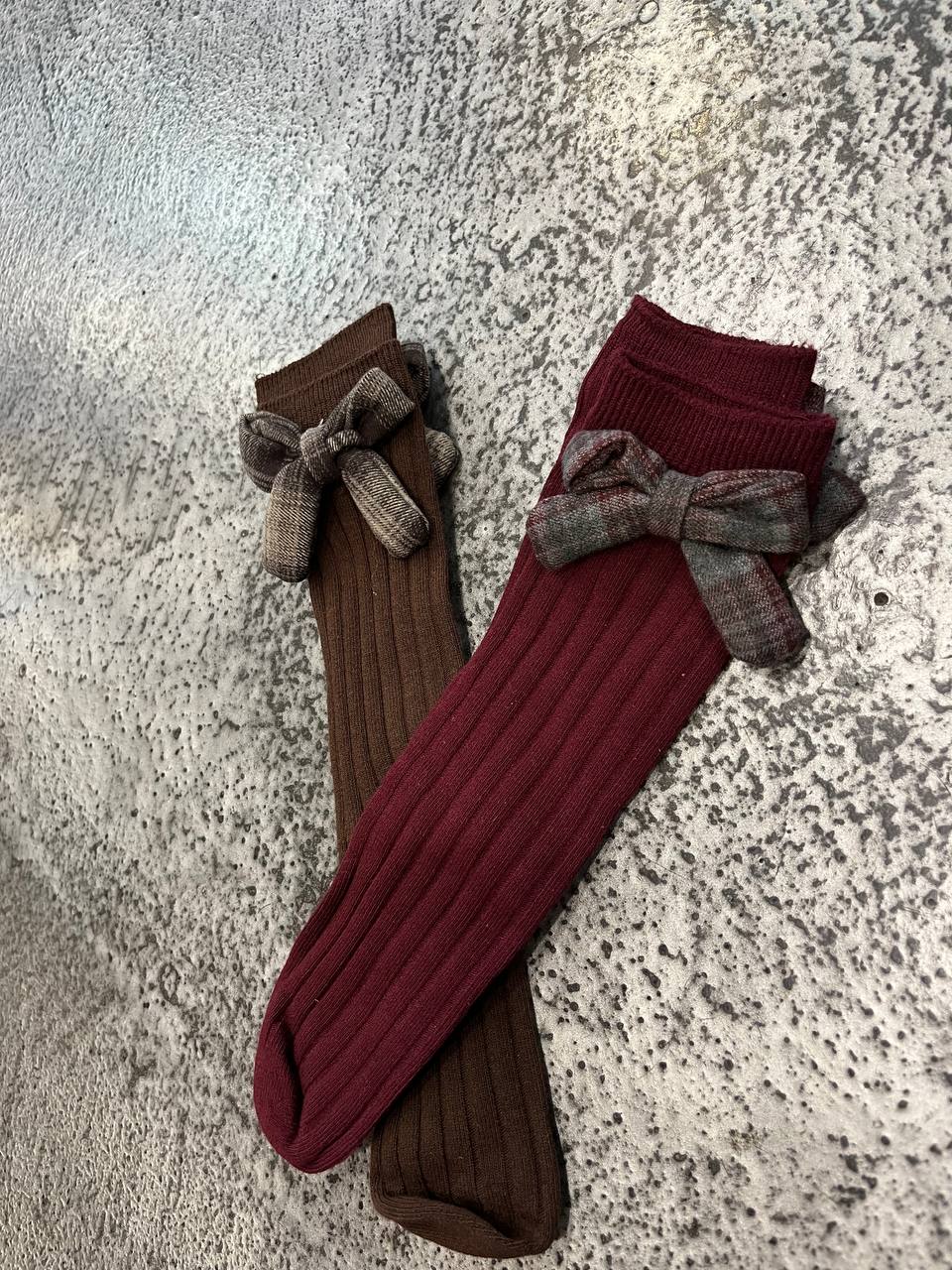 Calze lunghe a costine con fiocco a quadri Lumea