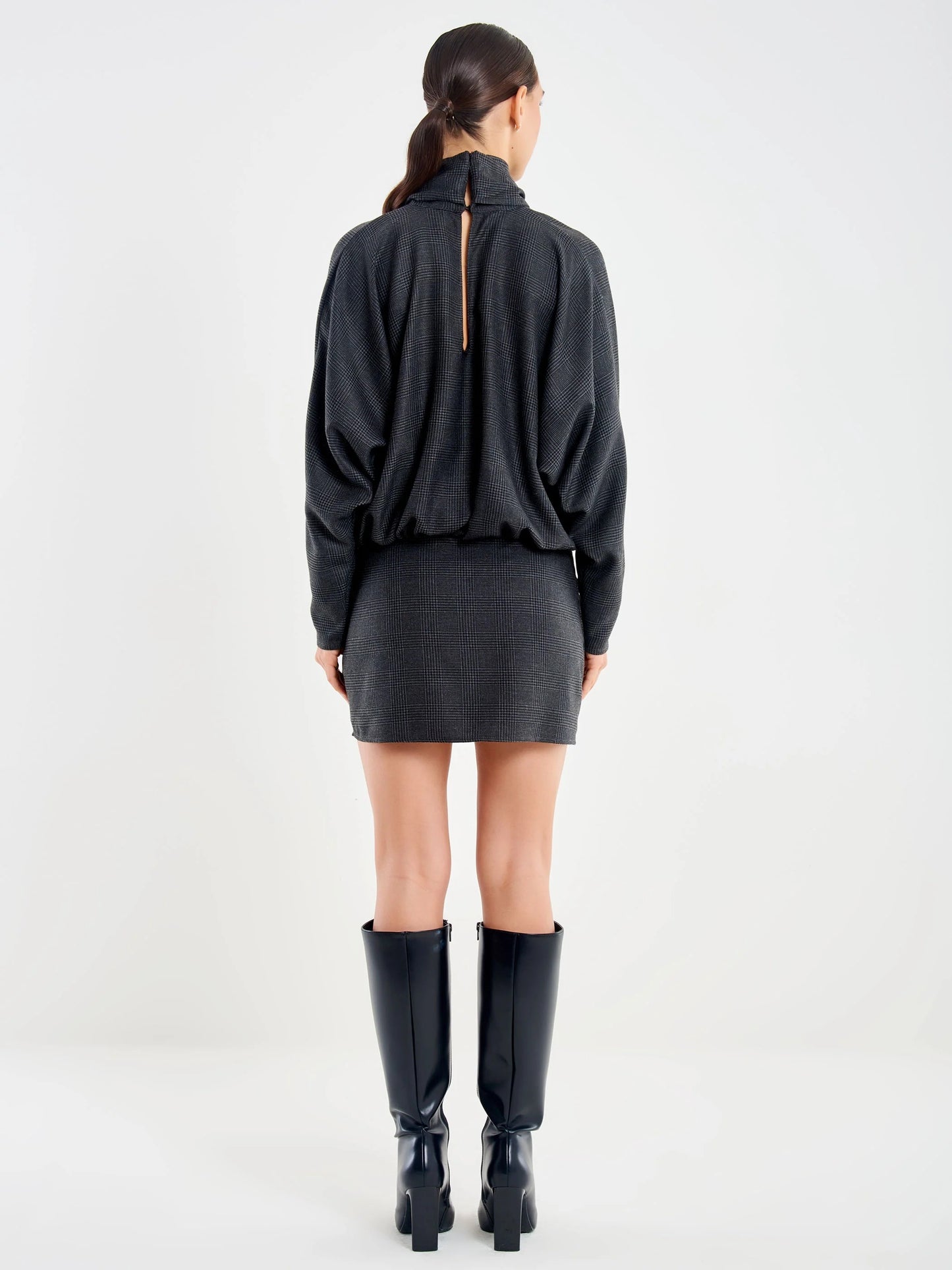 Abito corto con nodo sul collo Levira