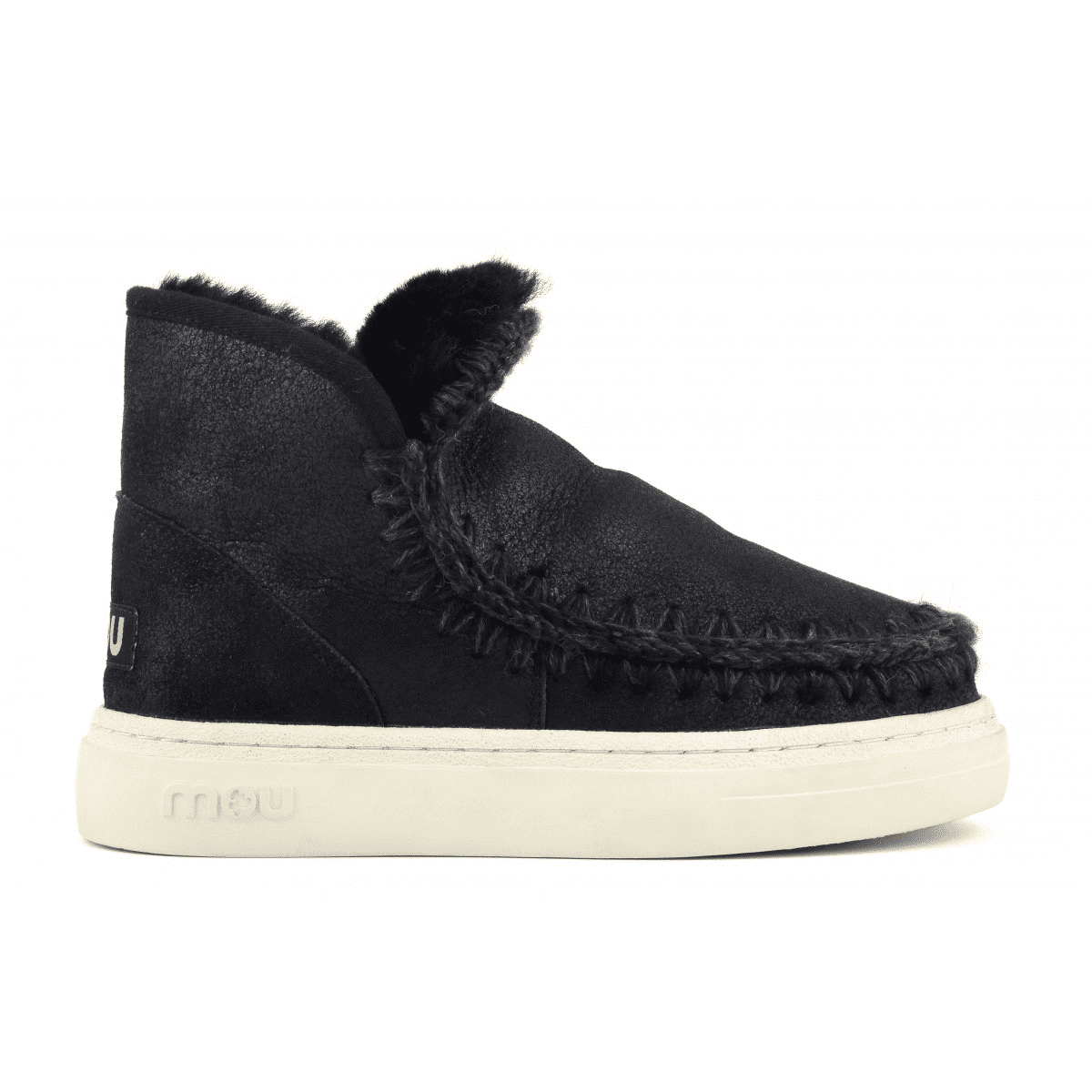 Eskimo sneaker bold
