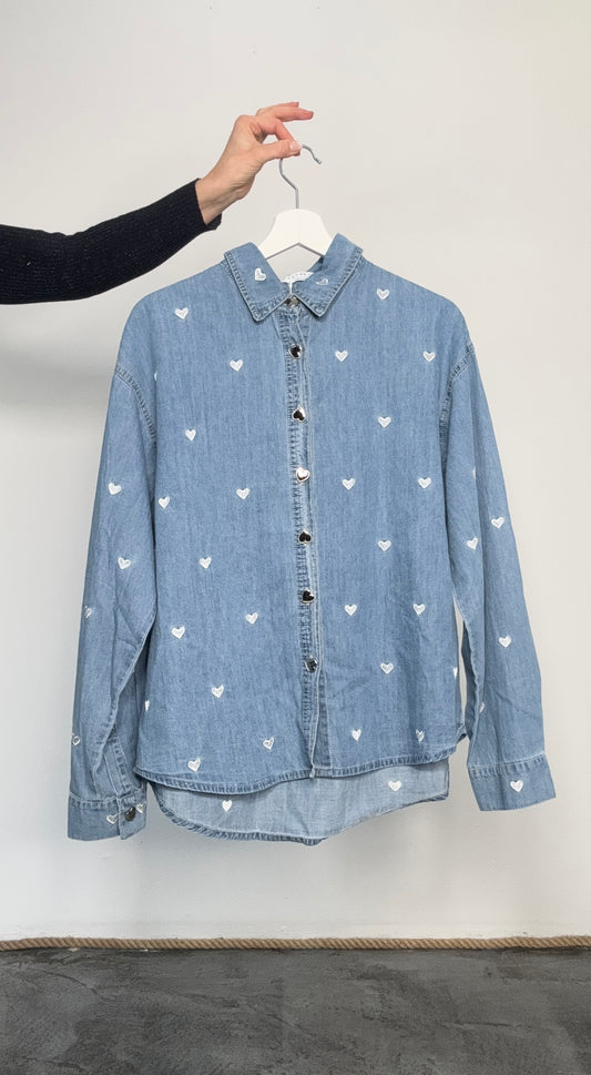Camicia in denim con ricami a cuore Iva