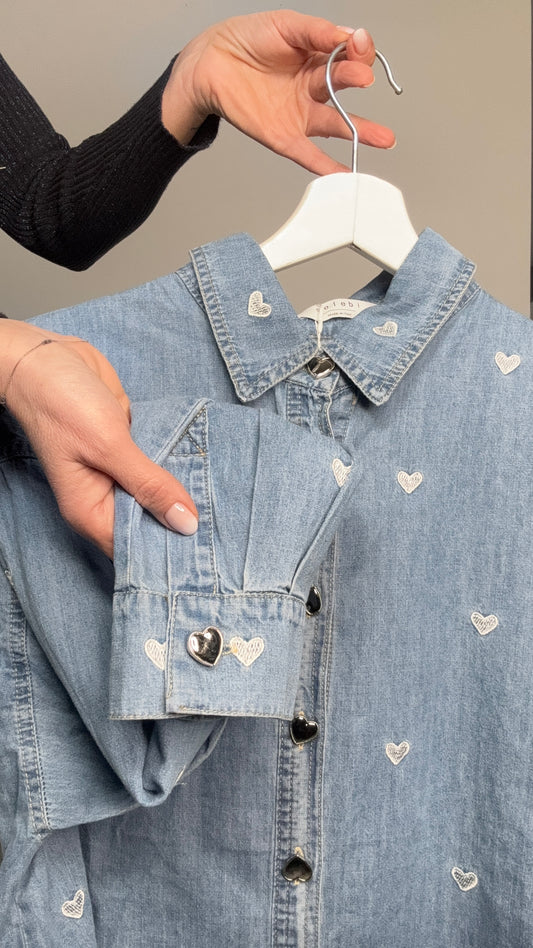 Camicia in denim con ricami a cuore Iva