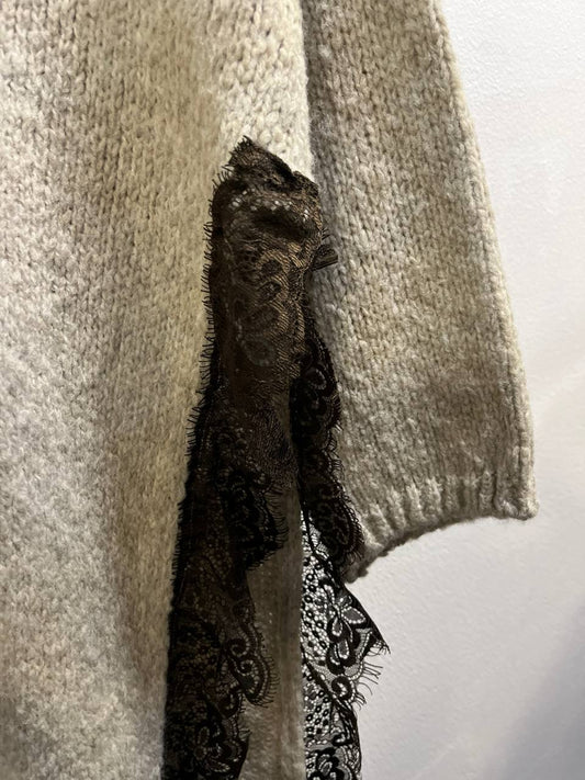 Maglione over con scollo a V e bordo in pizzo Talia