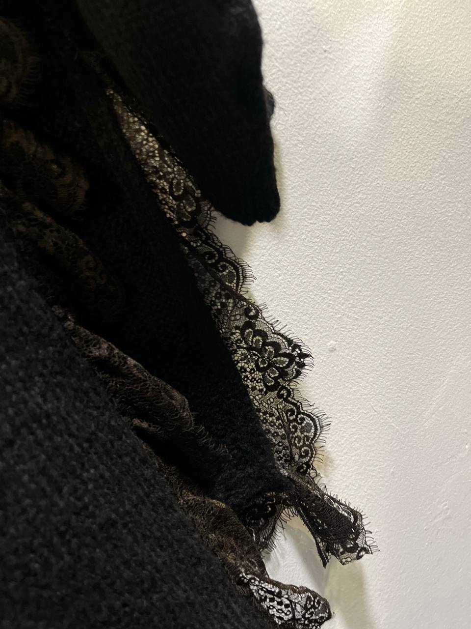 Maglione over con scollo a V e bordo in pizzo Talia