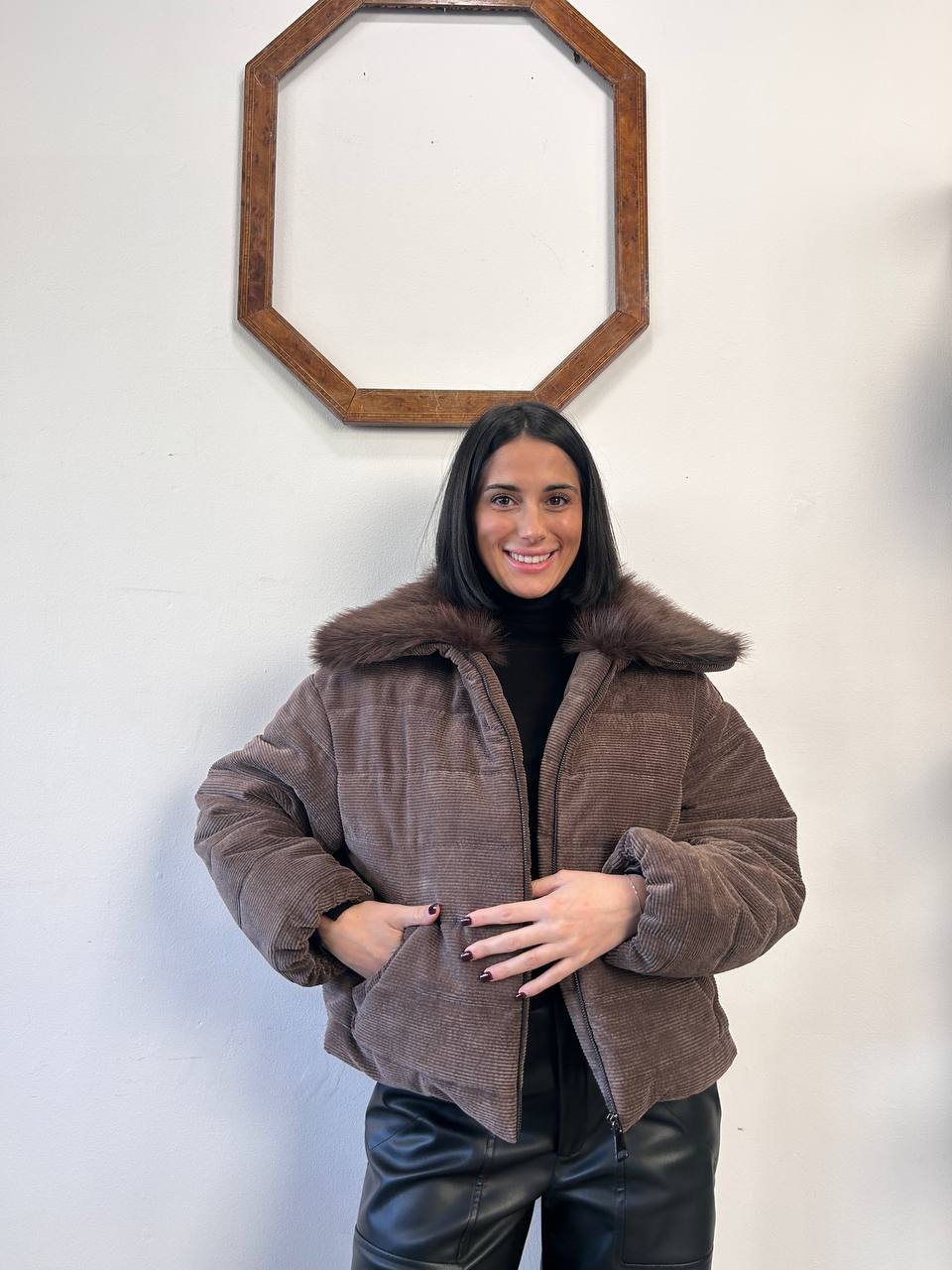 Giacca piumino corta con collo in pelliccia sintetica Ninella