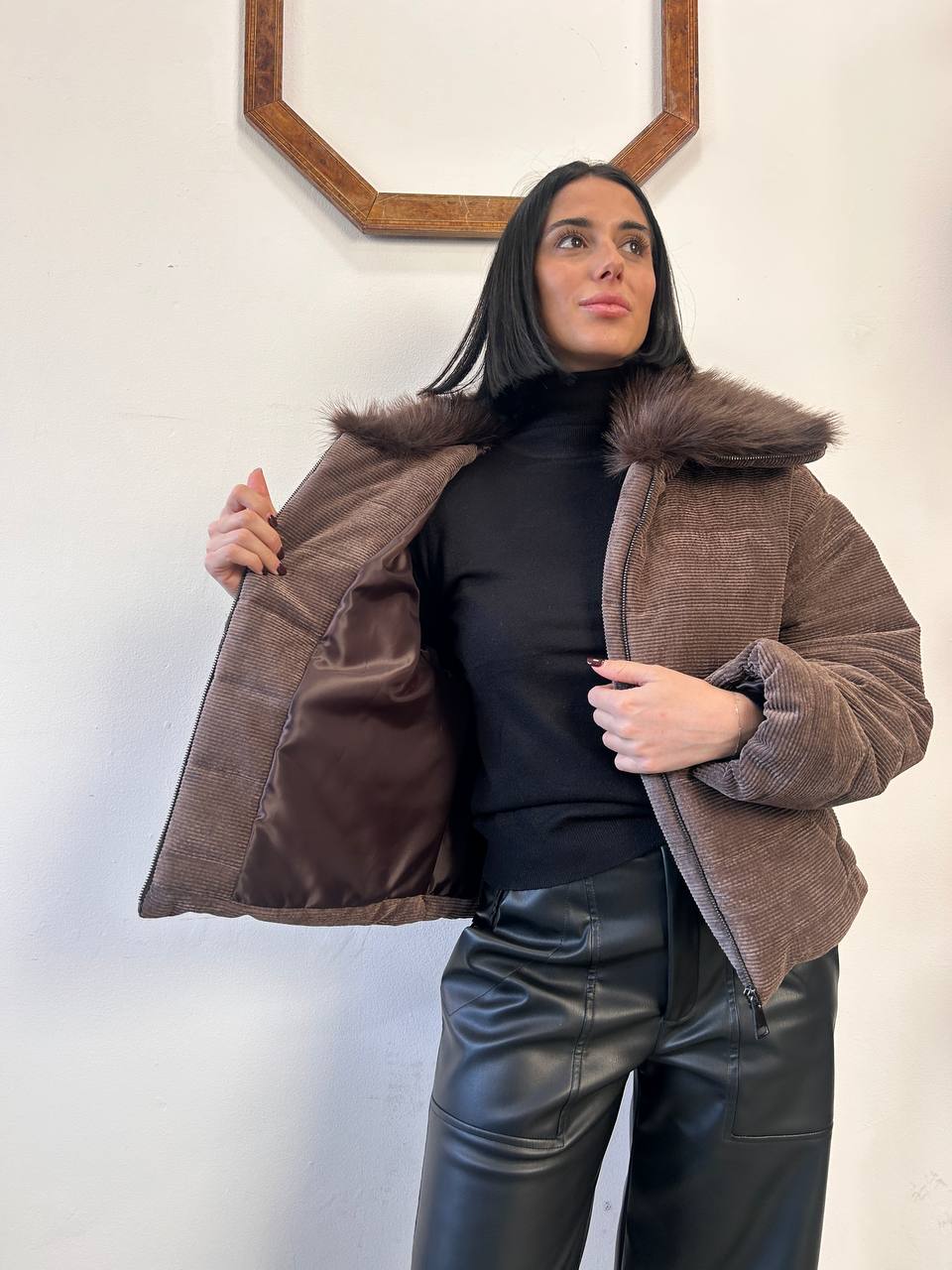 Giacca piumino corta con collo in pelliccia sintetica Ninella