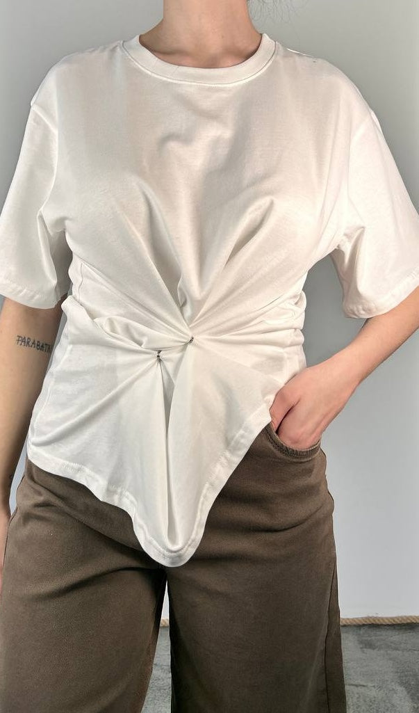 T-shirt over Romana