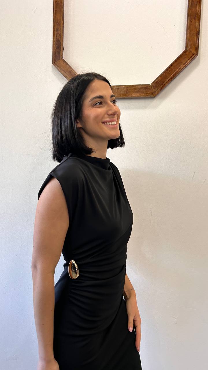 Abito smanicato con spilla laterale Mirella