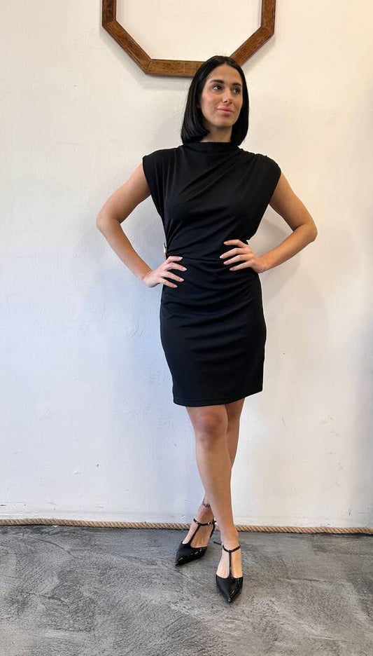 Abito smanicato con spilla laterale Mirella