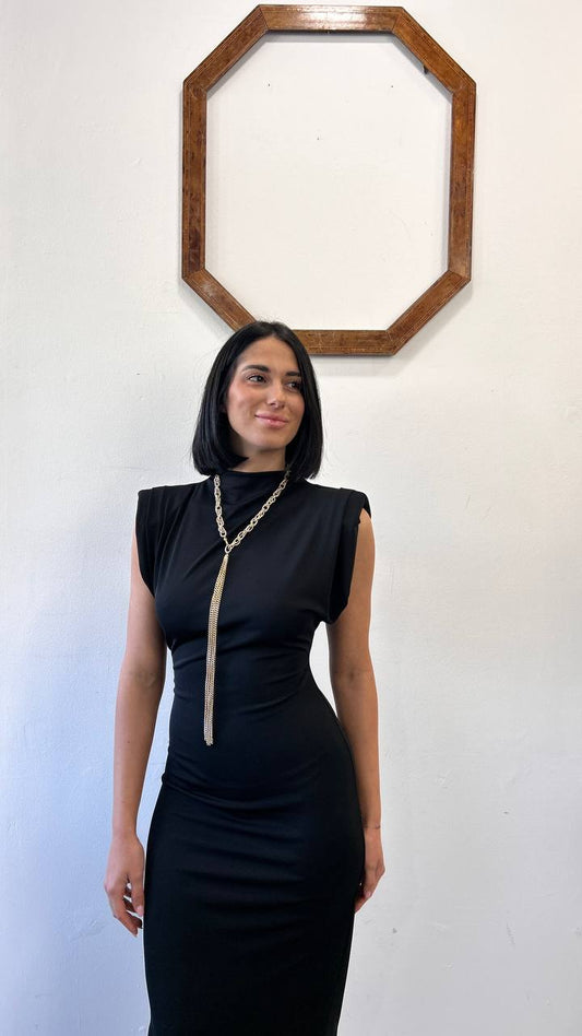 Abito smanicato con collana Felina