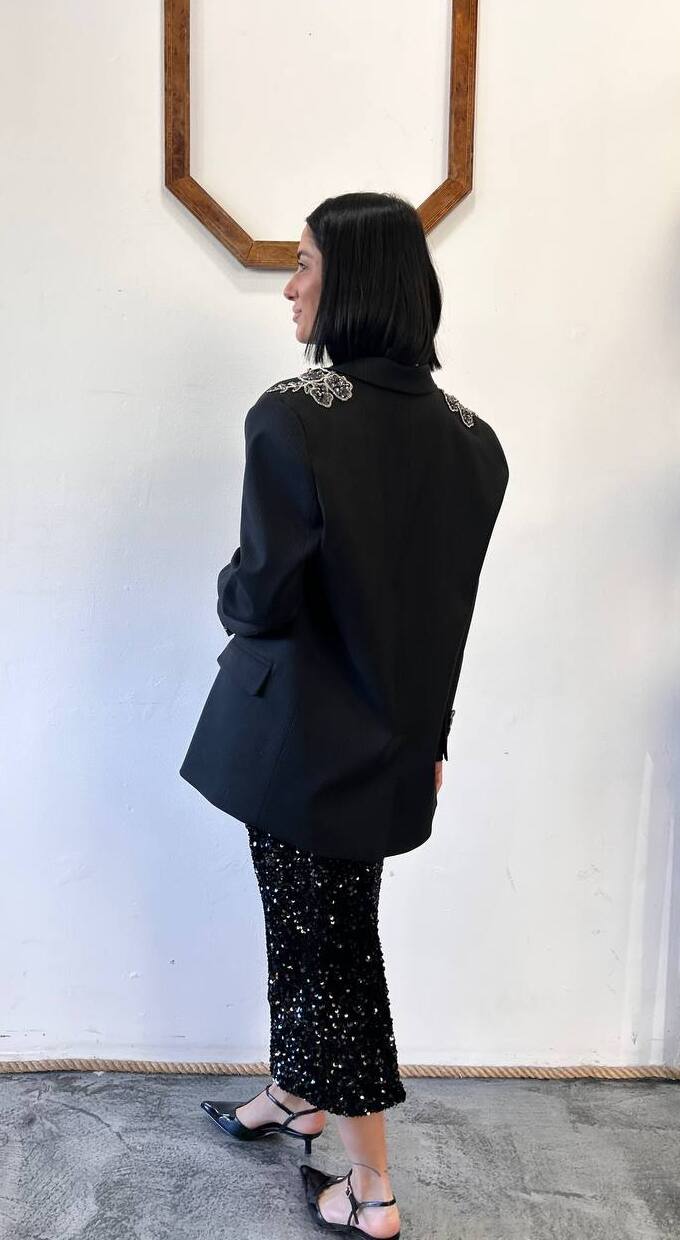 Blazer gessato over con decorazione floreale Loride