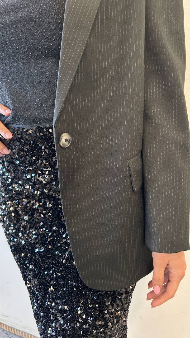 Blazer gessato over con decorazione floreale Loride