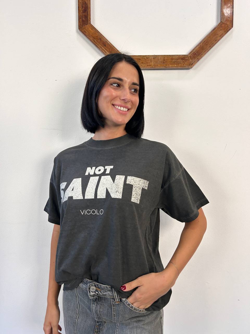T-shirt "NOT SAINT" over Miravel