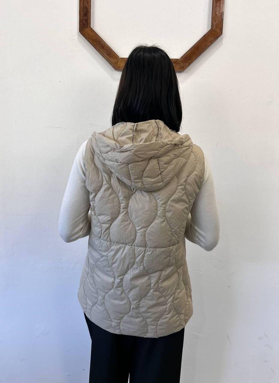 Gilet trapuntato 100 grammi con cappuccio Soreia