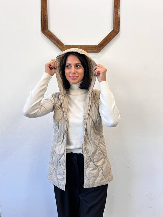 Gilet trapuntato 100 grammi con cappuccio Soreia