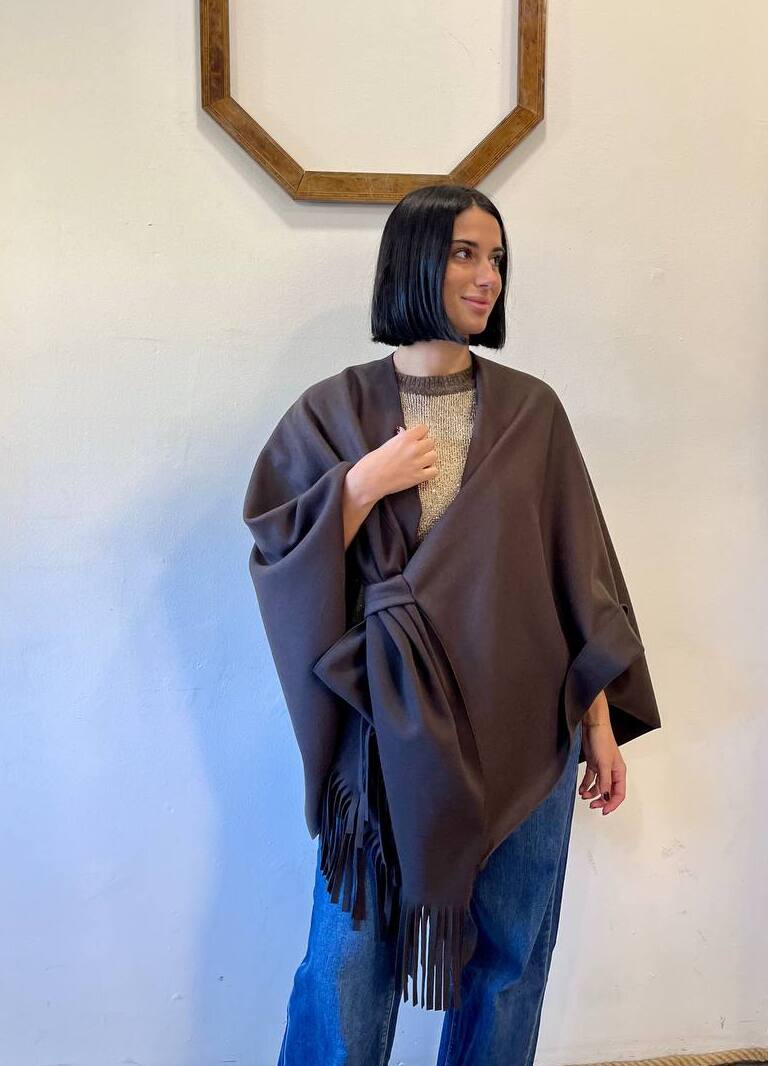 Mantella con nodo e frange Elenya