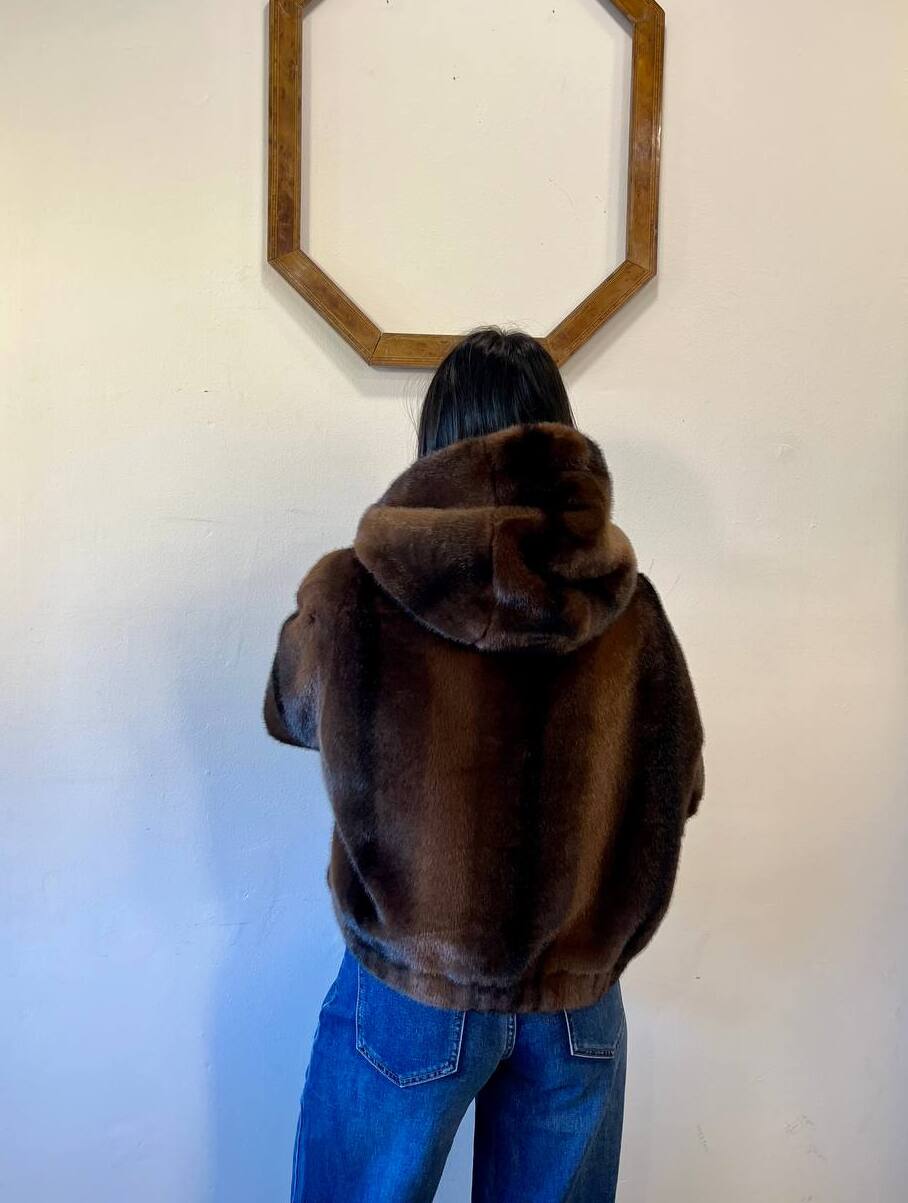 Giacca in pelliccia ecologica con cappuccio Olena