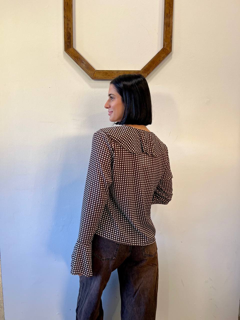 Camicia con stampa a pois e volant Emina