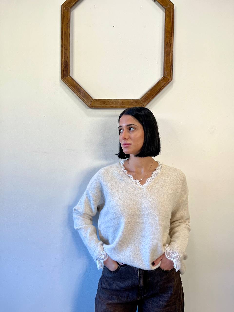 Maglioncino scollo a V con bordo in pizzo Elora