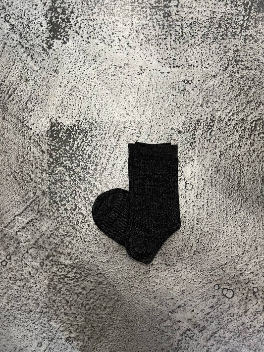 Calze a coste con filato luminoso Nairis