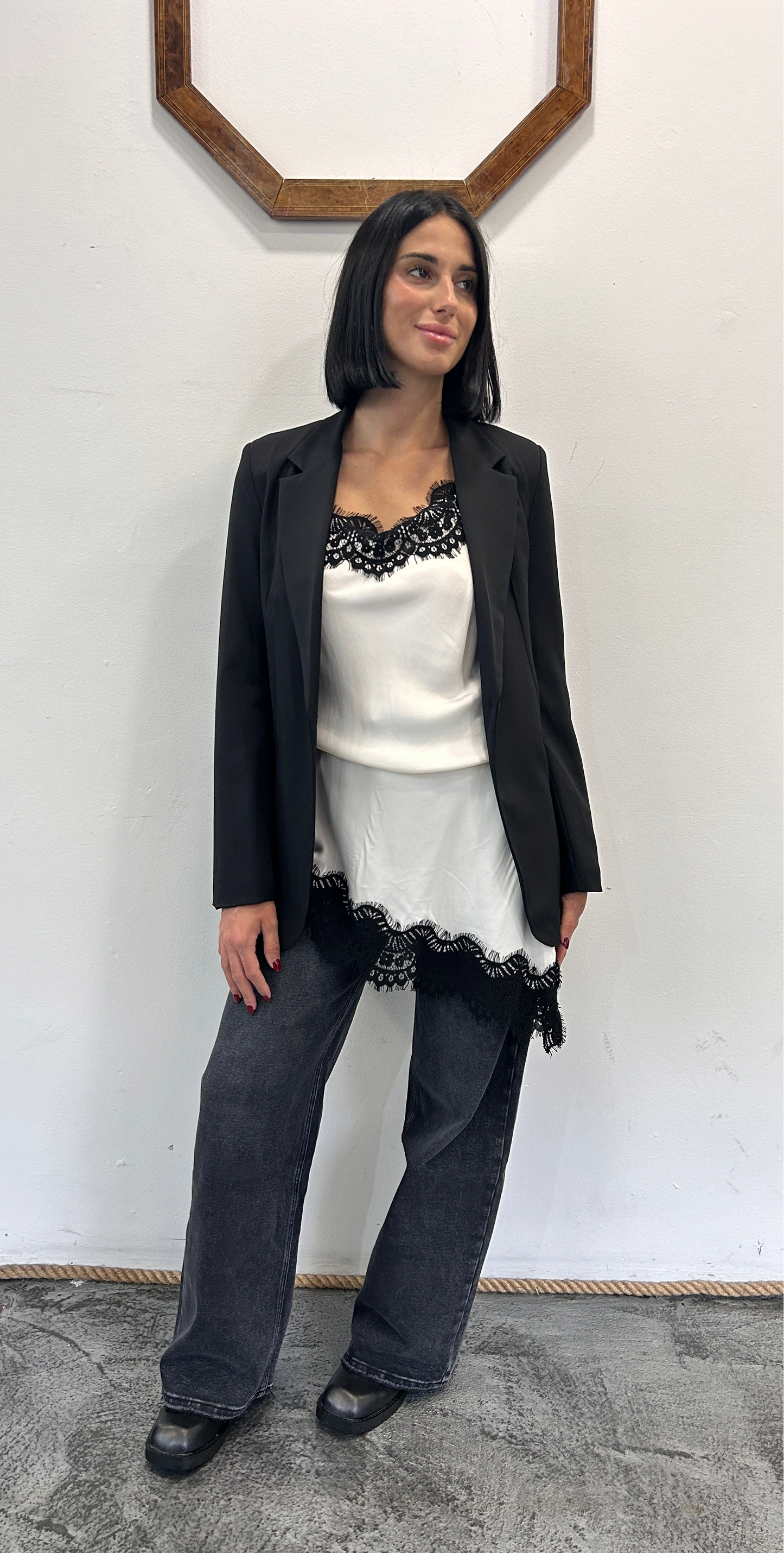 Abito in raso con spacco laterale Melia