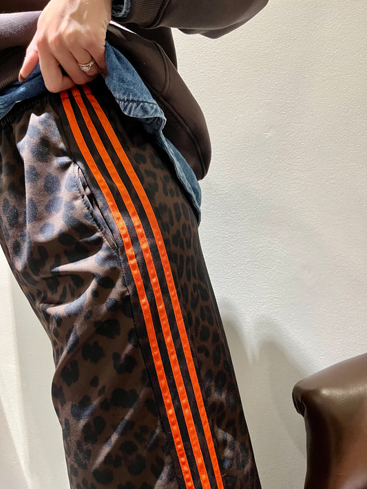 Pantaloni sportivi animalier con banda laterale Alaska