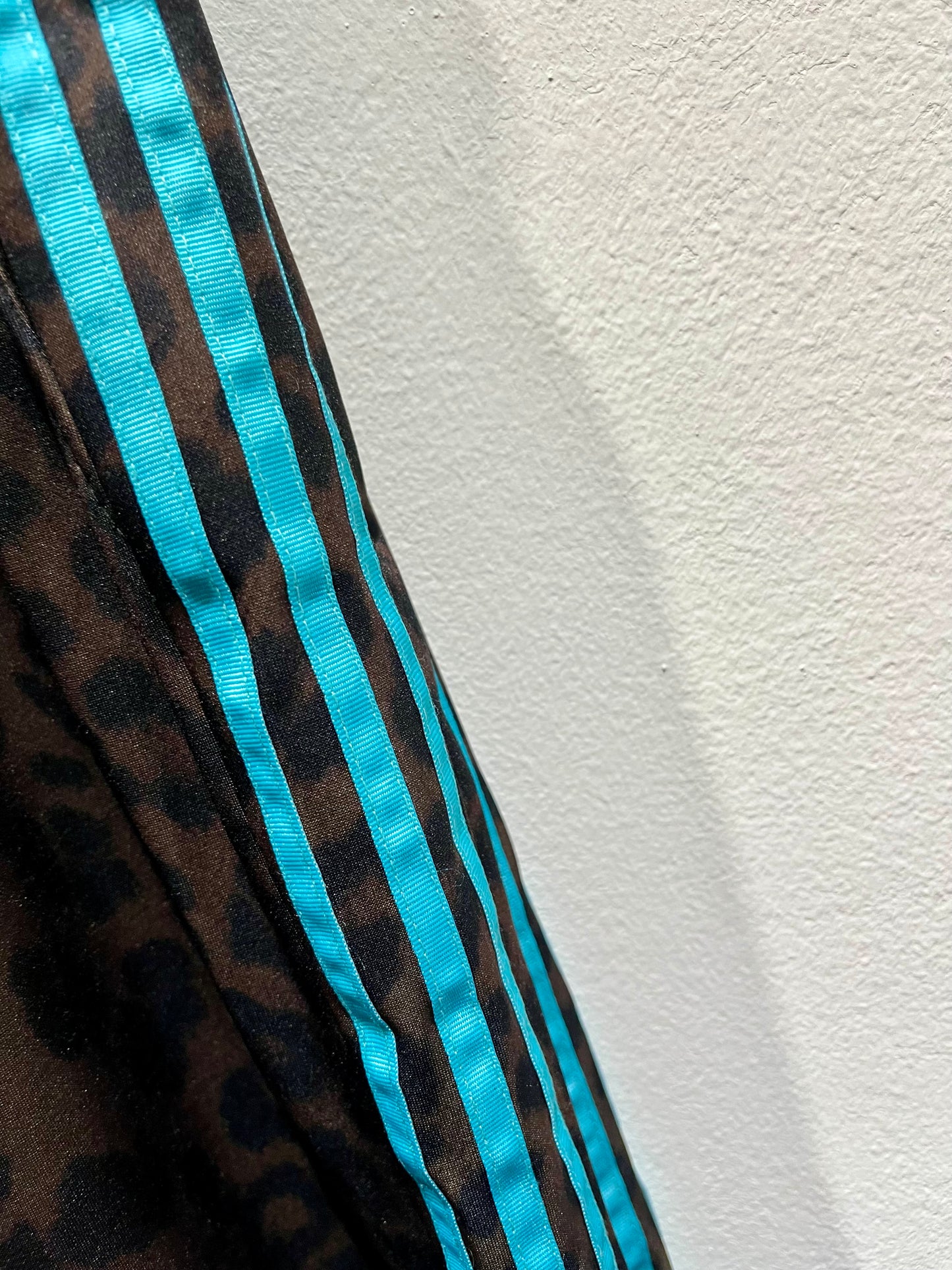 Pantaloni sportivi animalier con banda laterale Alaska