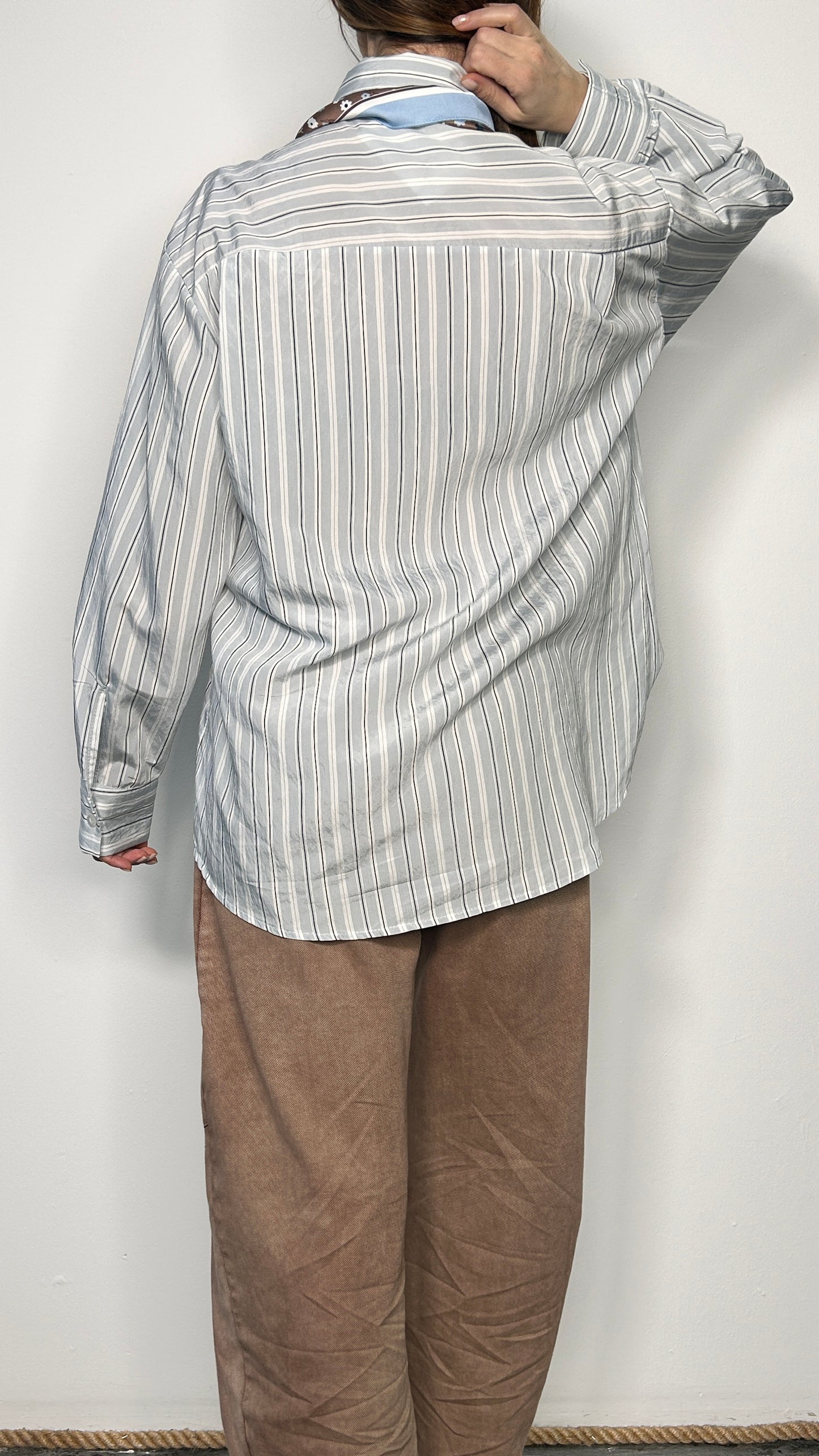 Camicia a righe con foulard Enea