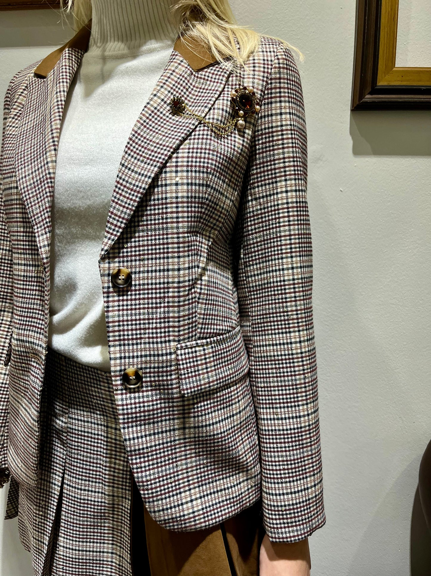 Giacca con spilla Antea