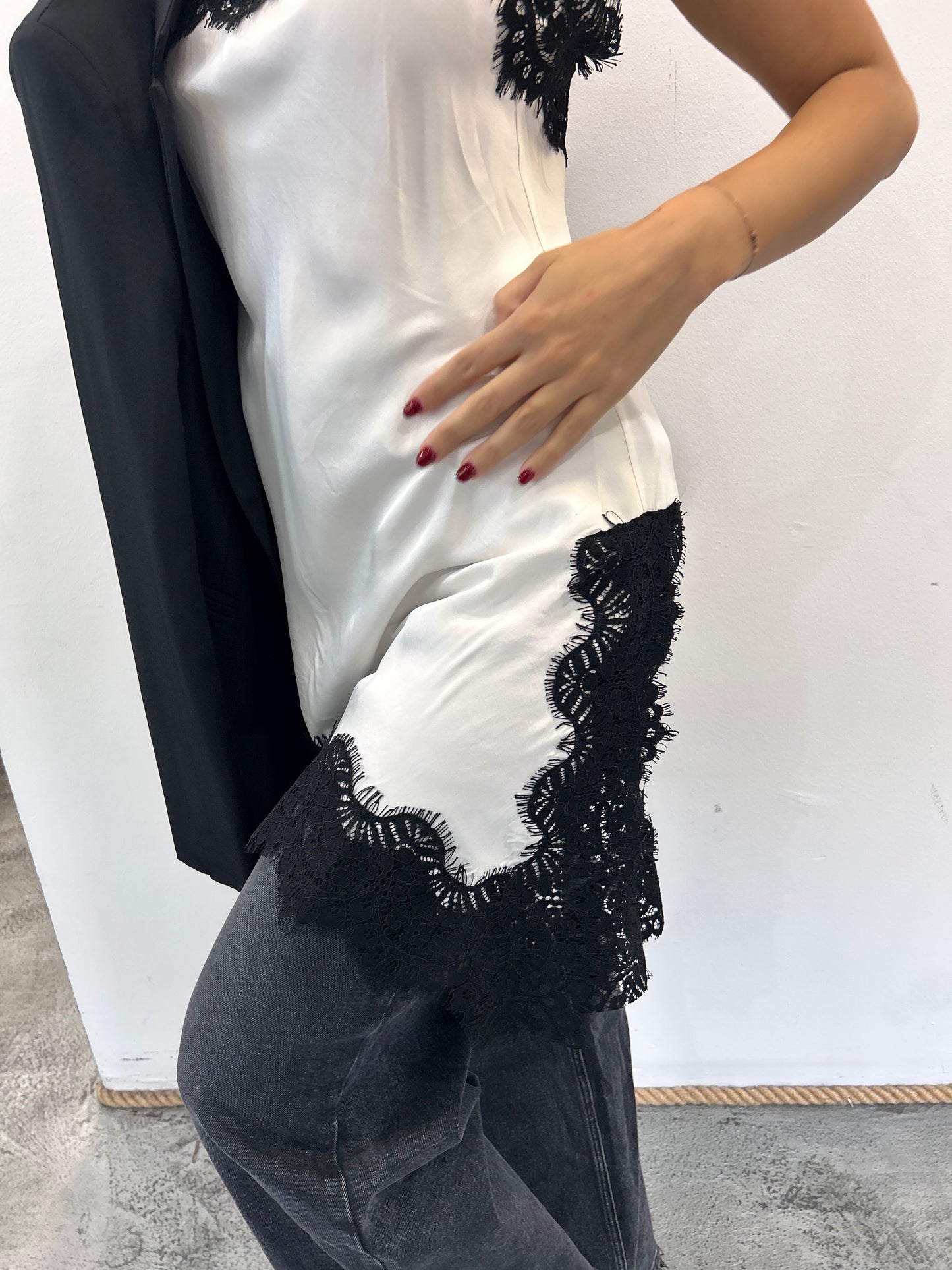 Abito in raso con spacco laterale Melia