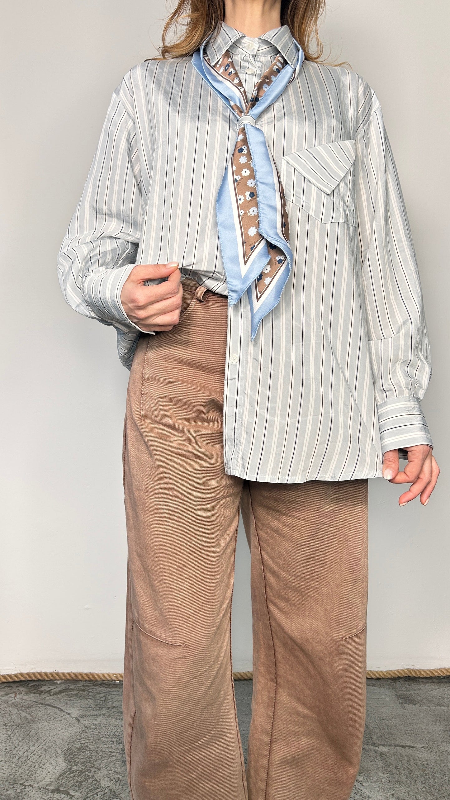 Camicia a righe con foulard Enea