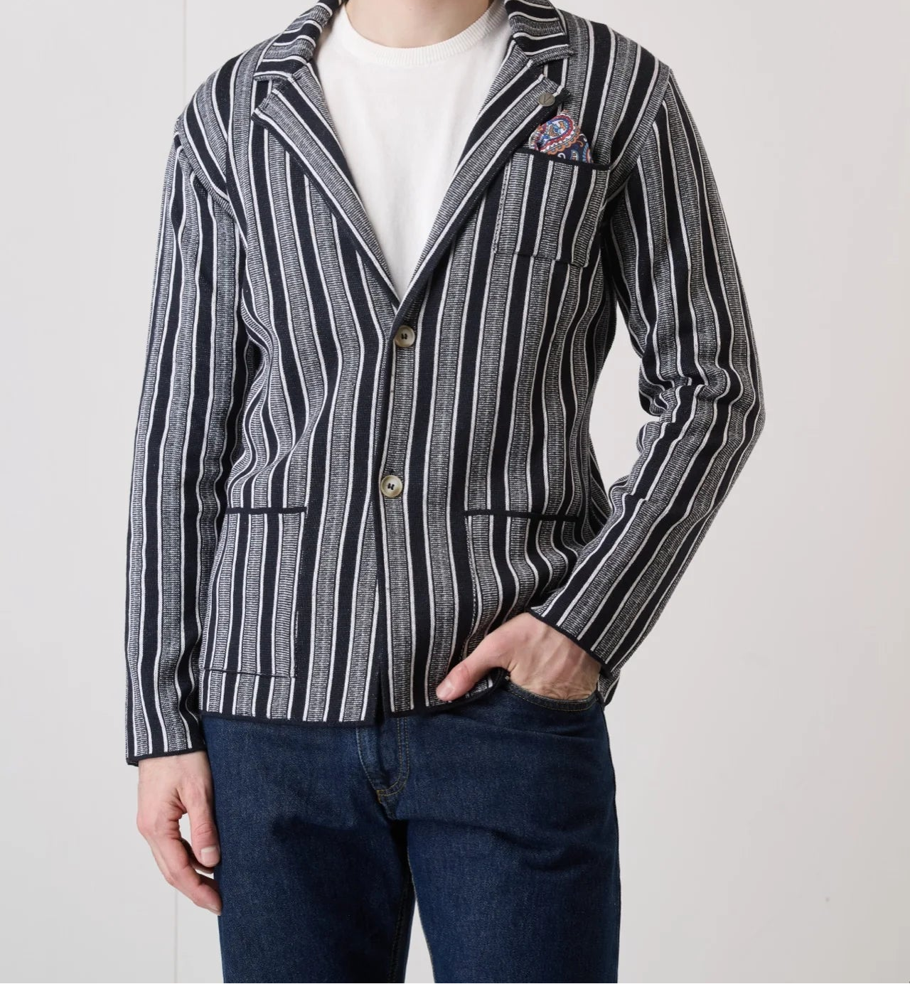 Giacca Monopetto Rigata con pochette in tessuto V2