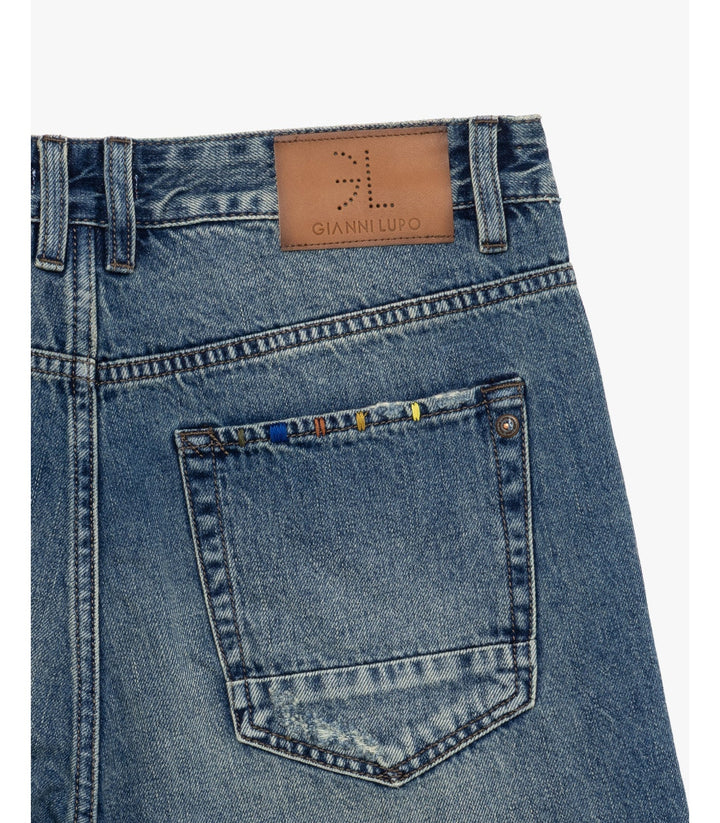 Bermuda in denim con lavaggio used e dettagli destroyed