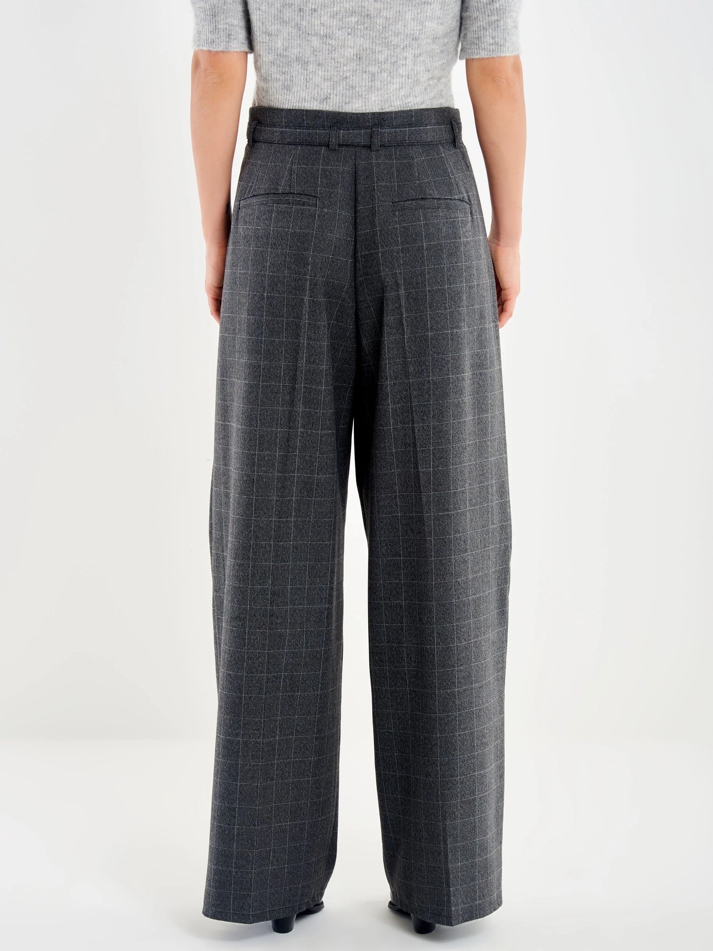 Pantaloni ampi con pinces e cintura Amila