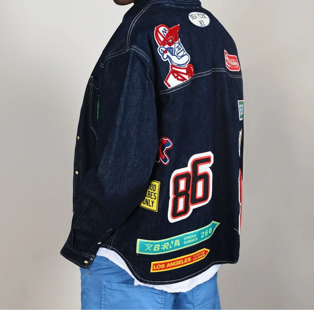 Overshirt in jeans lavaggio scuro con patch
