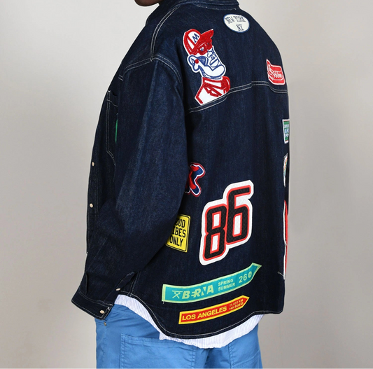 Overshirt in jeans lavaggio scuro con patch