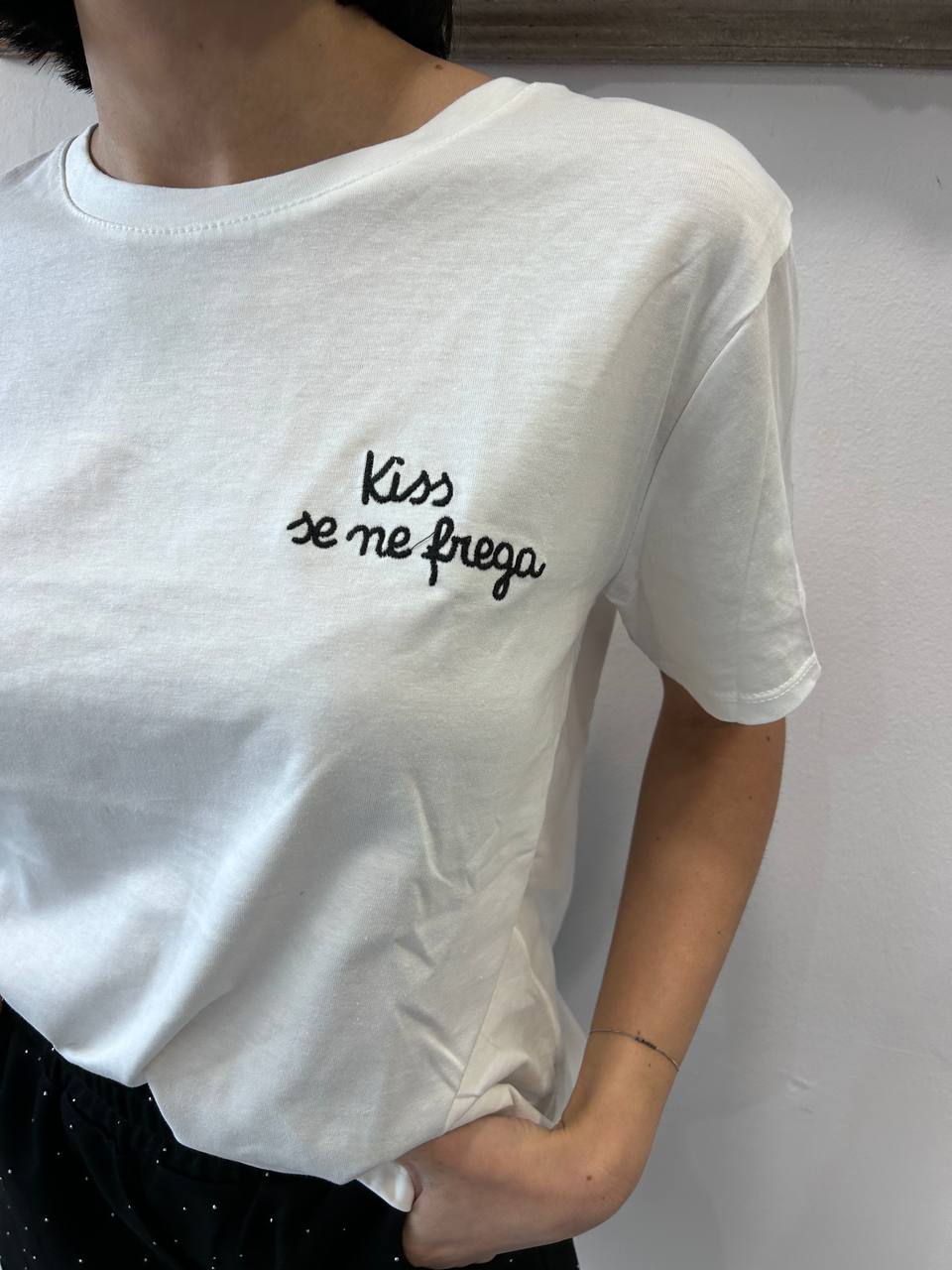 T-shirt "Kiss se ne frega" Giulia