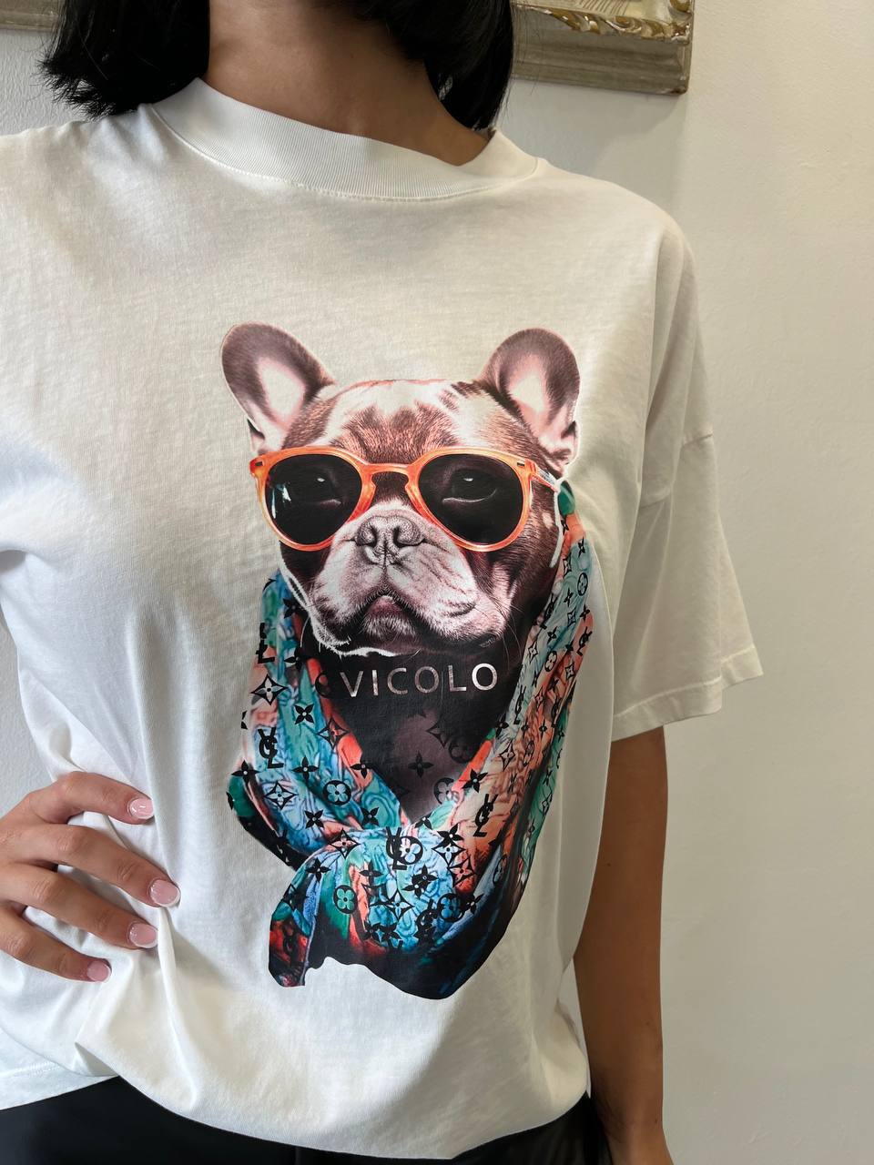 T-Shirt over bulldog Miriana